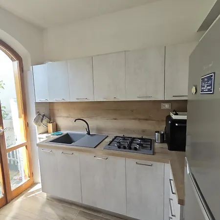 R27 - Graziosa Con Giardino E Posto Auto